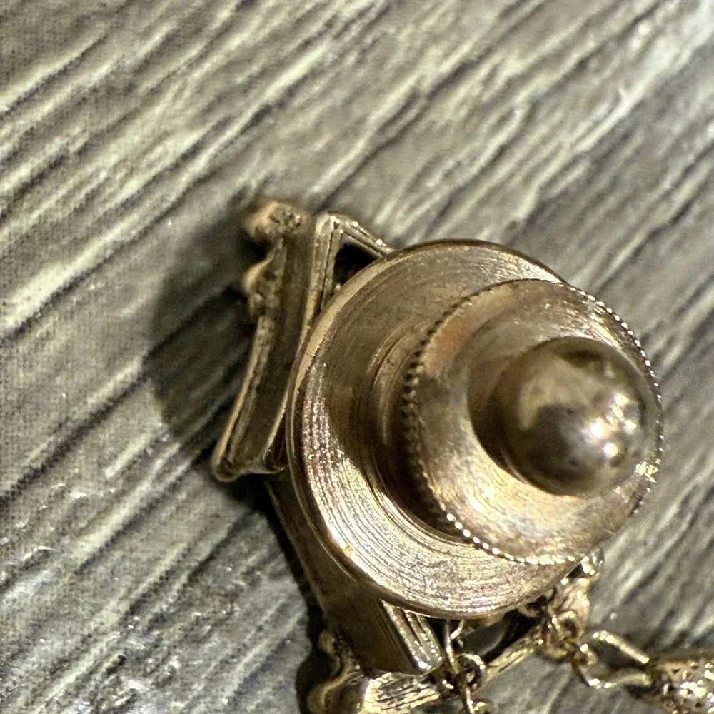 VTG Signed AVON Gold Tone CUCKOO CLOCK Pin Brooch - Picture 2 of 8